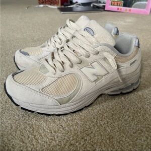 New Balance 2002r size 8 men 9.5 women